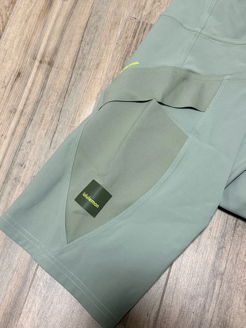 Lululemon Cargo Hiking Shorts Size 8 Laurel Sage Green